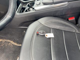 2013 Mercedes-Benz ML 350 ML 350 - Interior Steering Wheel With Keys Image